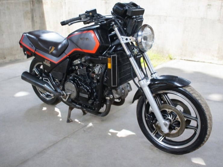 1985-honda-vf1100s-v65-sabre-motorcycle-image-2