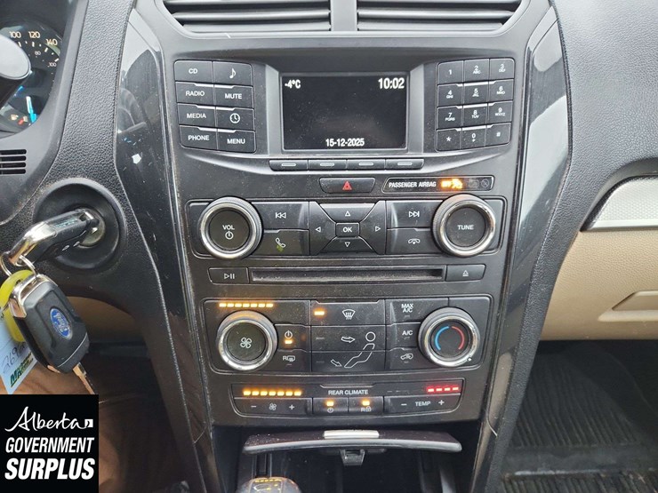 2017-ford-explorer-image-23