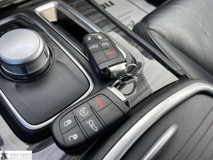 2018-chrysler-300-touring-image-8