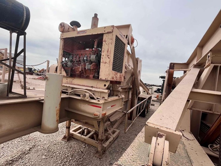 1990-lufkin-cm-320d-305-100-road-runner-mobile-t/a-oil-field-pumpjack-image-3