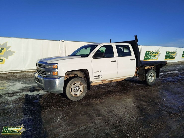 2015-chevrolet-silverado-2500hd-image-1
