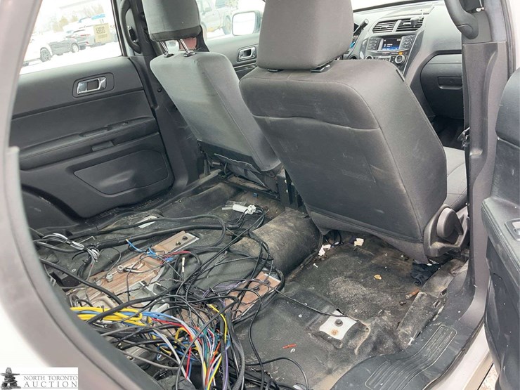 2018-ford-explorer-image-30