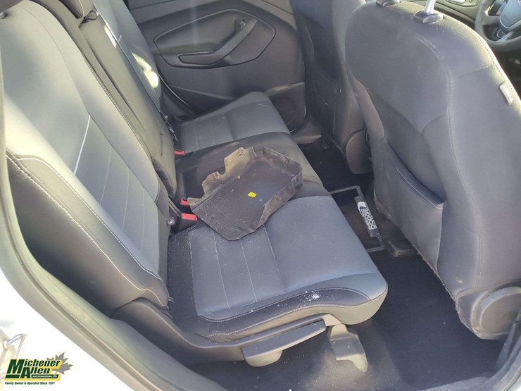 2015-ford-escape-image-13