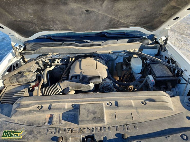 2015-chevrolet-silverado-2500hd-image-27