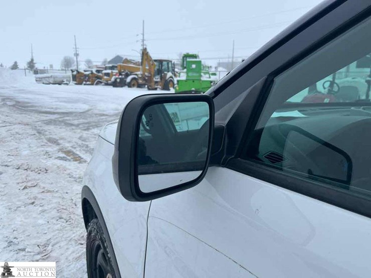 2018-ford-explorer-image-11