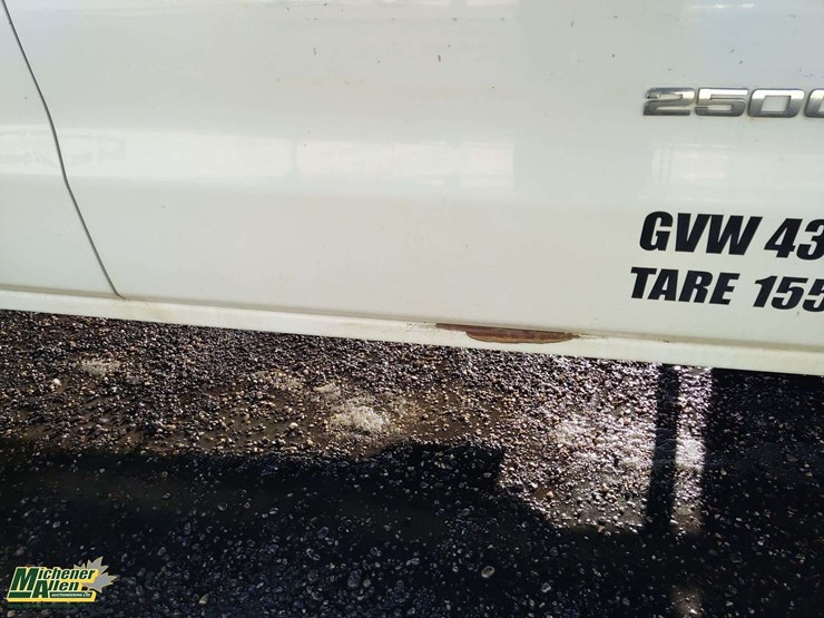 2015-chevrolet-silverado-2500hd-image-34