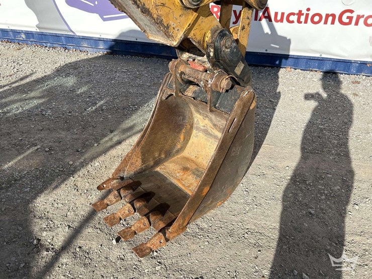 2015-caterpillar-backhoe-image-26