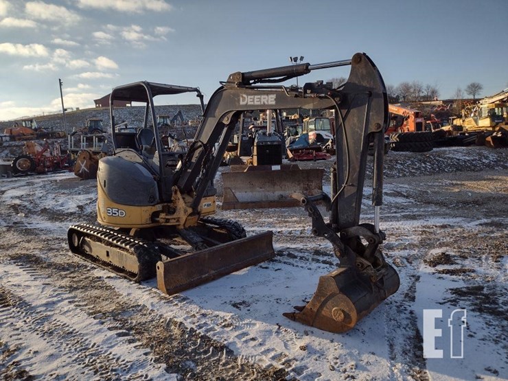 2013-deere-35d-image-46