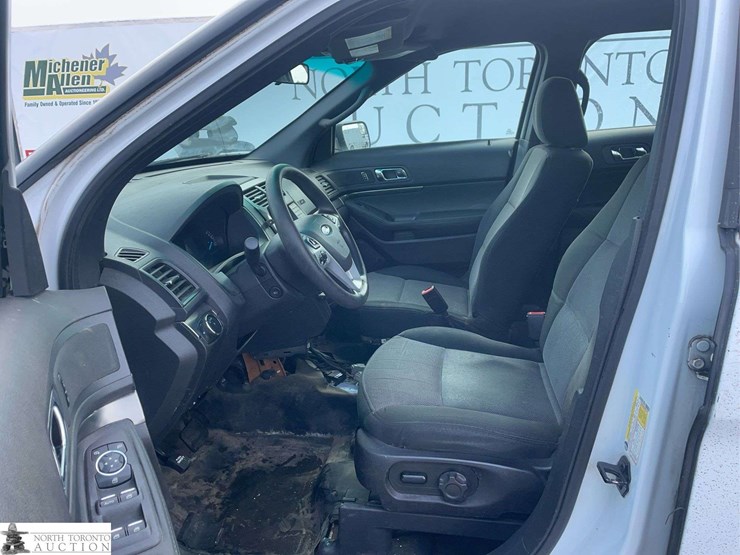 2014-ford-explorer-image-13