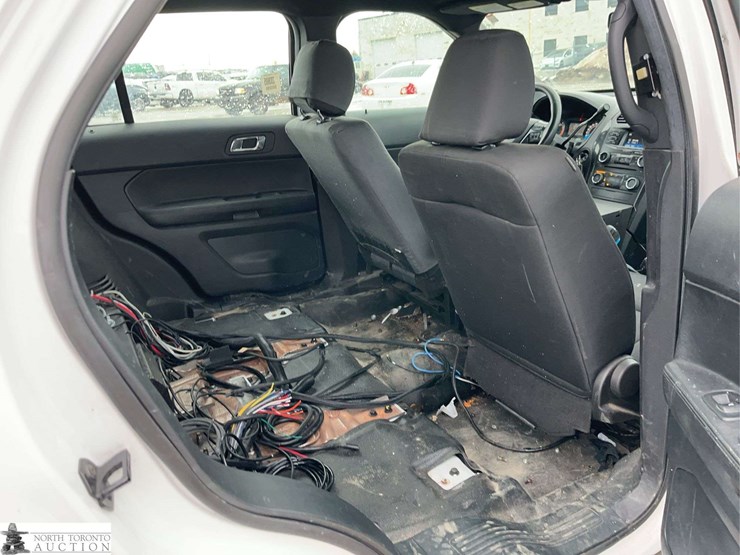 2018-ford-explorer-image-30