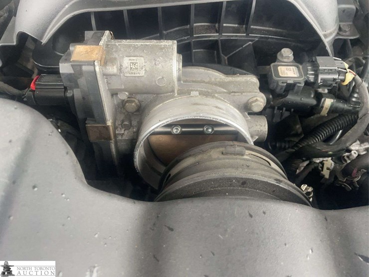 2015-chevrolet-tahoe-image-8