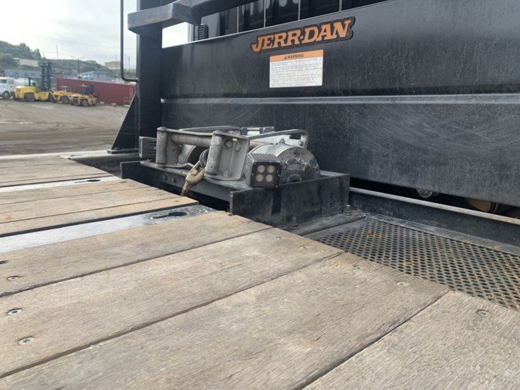 2016-freightliner-114sd-image-13