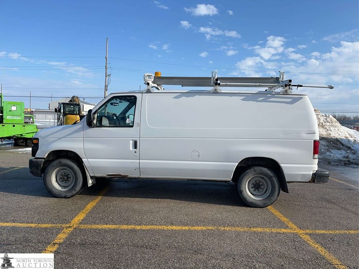 2013-ford-cargo-image-7