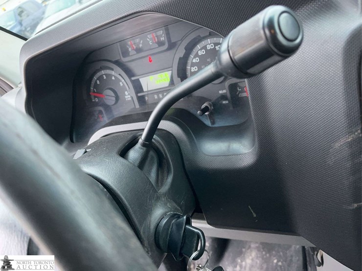 2011-ford-cargo-image-18