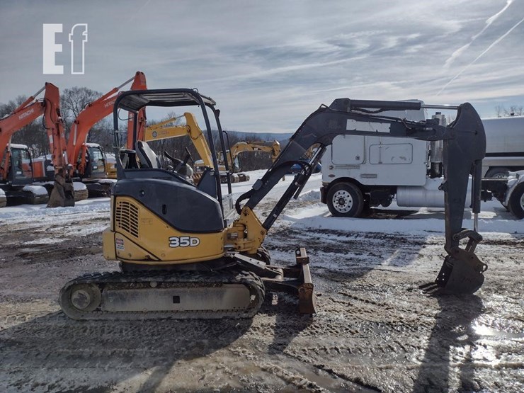 2013-deere-35d-image-3