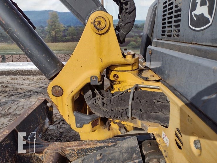 2013-deere-35d-image-25