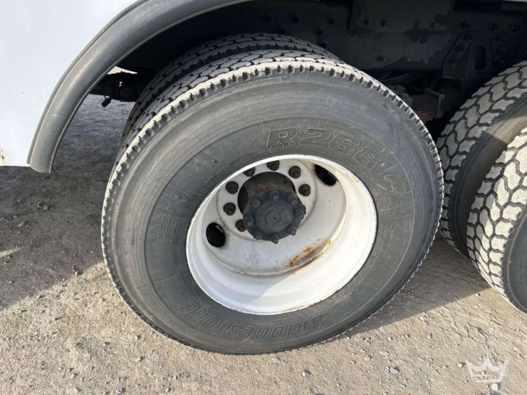 2007-international-derrick-digger-truck-image-43