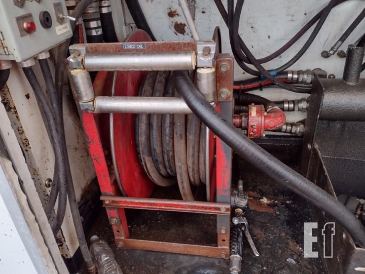 2008-peterbilt-365-image-34