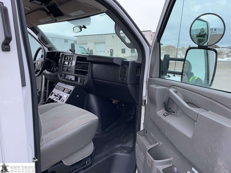 2016-chevrolet-express-g3500-image-31