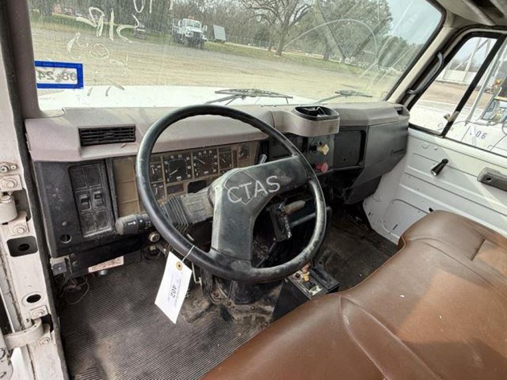 2000-international-4700-image-13