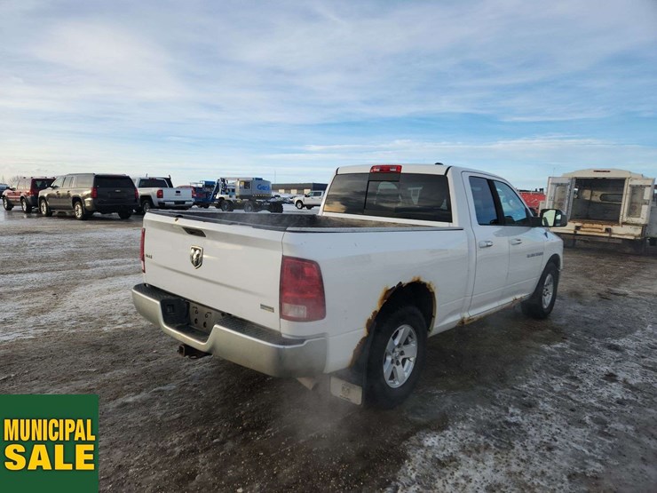 2011-dodge-1500-image-4