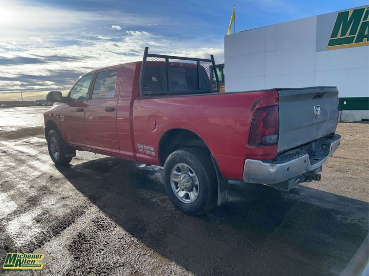 2011-dodge-3500-image-3