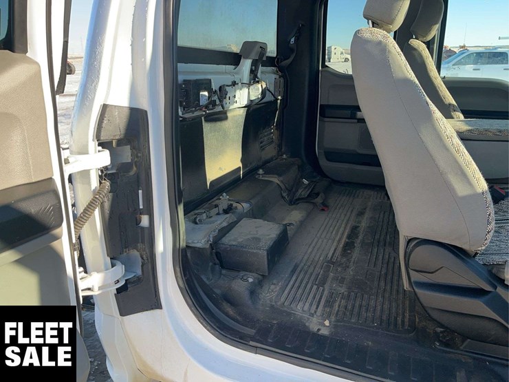 2021-ford-f350-image-16