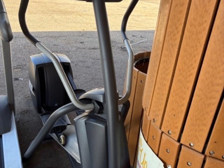 #201-•-precor-efx524-image-4