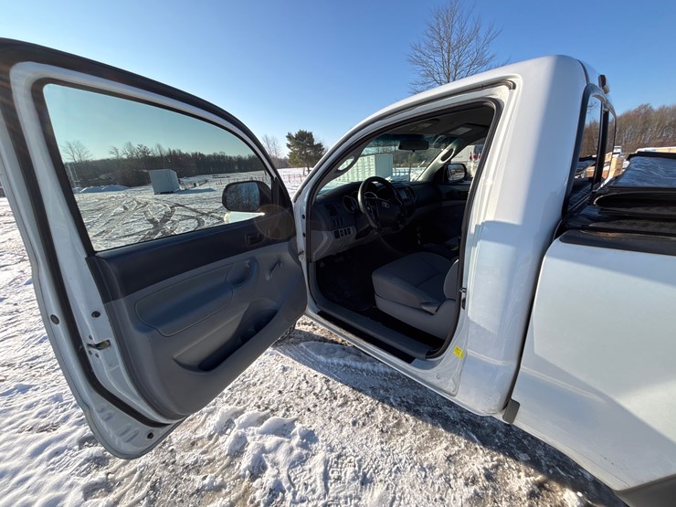 2014-toyota-tacoma-image-16