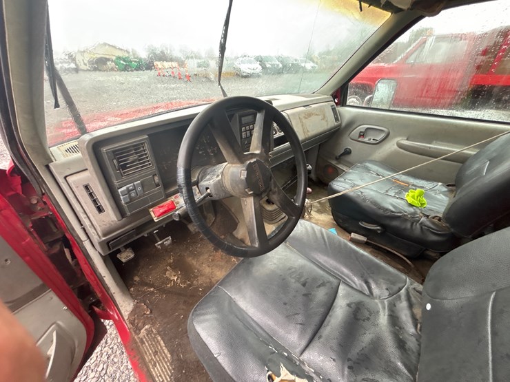 #1104-•-1992-chevrolet-c3500-w/-8ft-dump-image-21