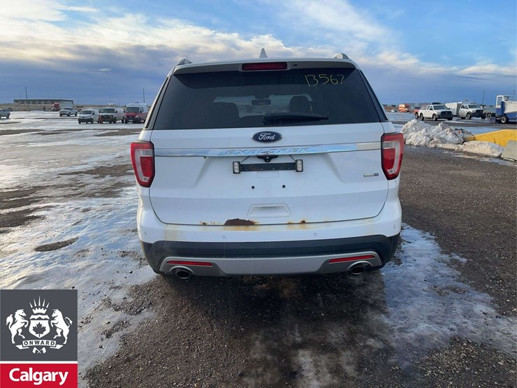 2016-ford-explorer-image-7