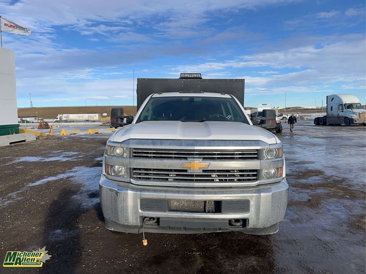 2015-chevrolet-silverado-3500hd-image-8