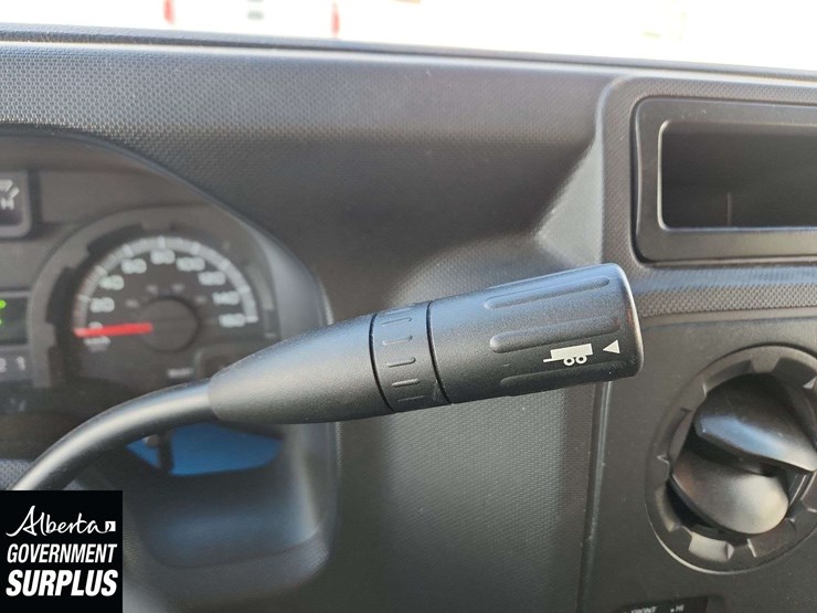 2014-ford-cargo-image-23