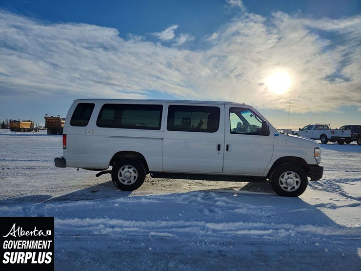 2014-ford-cargo-image-8