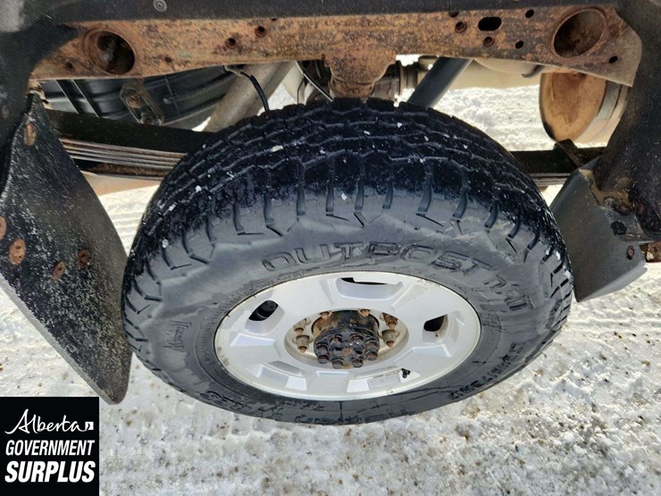 2016-chevrolet-silverado-2500hd-image-12