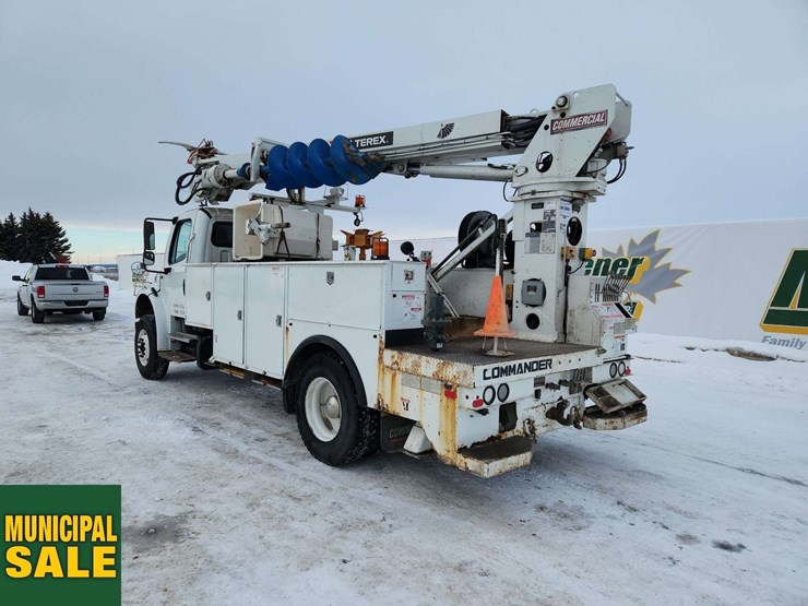 2016-freightliner-m2-106-image-3