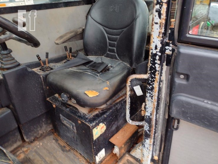 2015-caterpillar-tl1055c-image-12