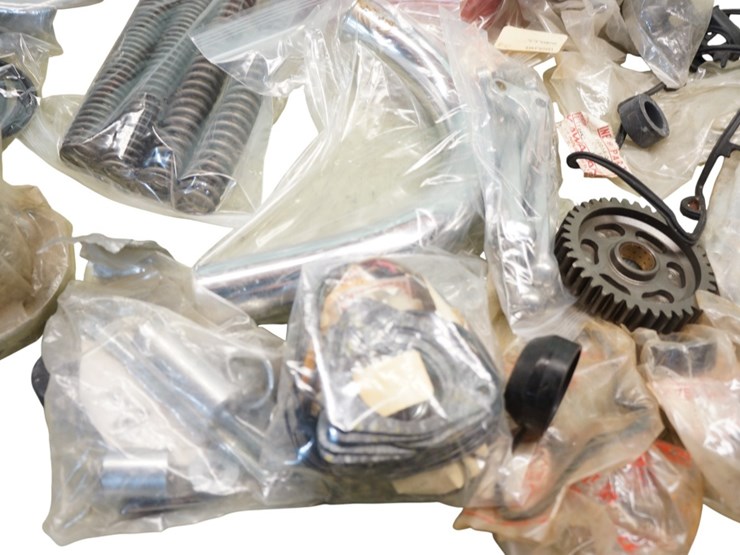 kawasaki-miscellaneous-parts-lot-image-3