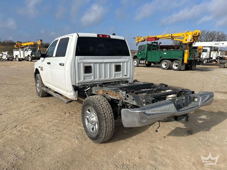 2017-dodge-2500-image-2