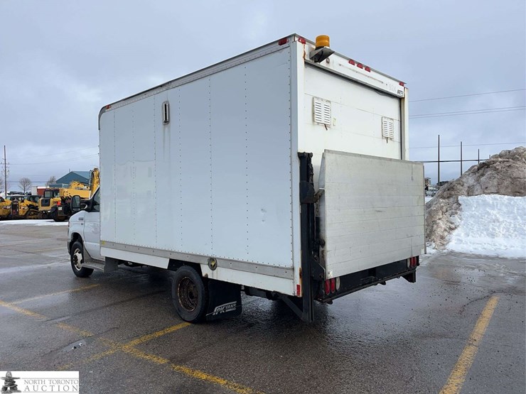 2013-ford-e350-image-2