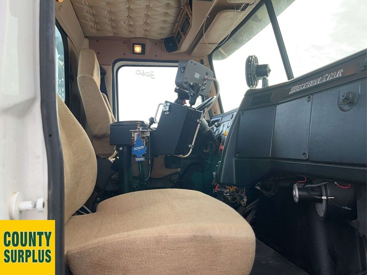 2016-western-star-4900-image-15