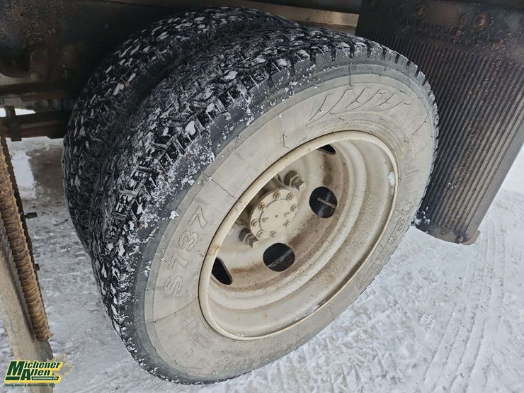 2004-gmc-w5500-image-12