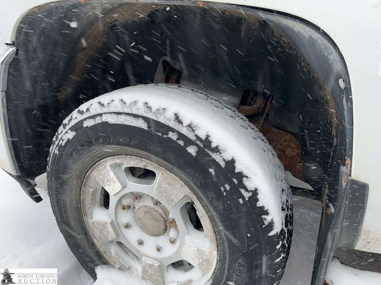 2011-chevrolet-k2500-image-8