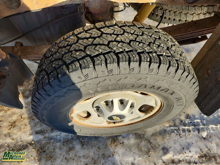 2015-chevrolet-silverado-2500hd-image-12