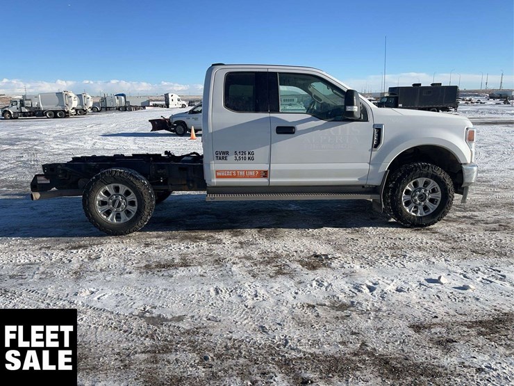 2021-ford-f350-image-8