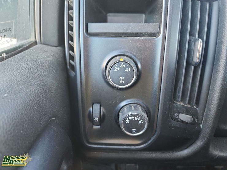 2015-chevrolet-silverado-2500hd-image-19