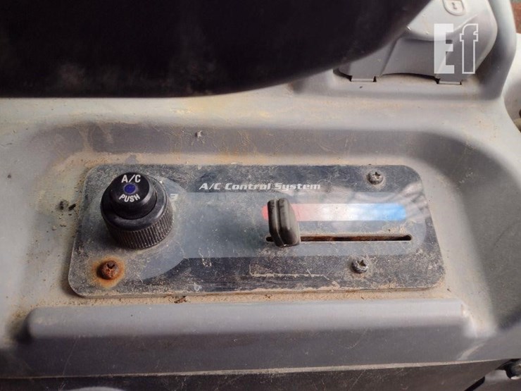 2017-kubota-svl95-2s-image-10