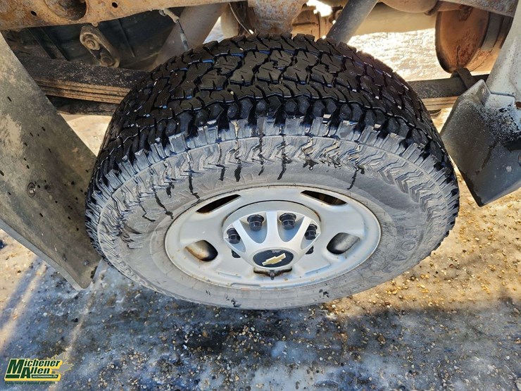 2015-chevrolet-silverado-2500hd-image-13