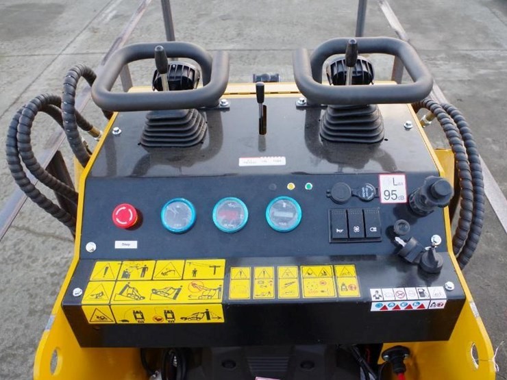 2025-agt-industrial-mx-crt23-stand-on-mini-skid-steer-loader,-23hp-rato-gasoline-engine,-32"-bucket-image-5