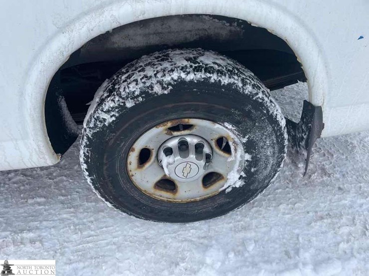 2011-chevrolet-express-g3500-image-16